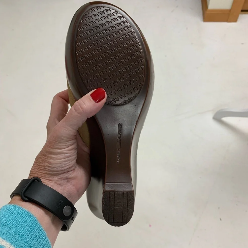 Tommy Hilfiger suede platform mules clogs size 8.5